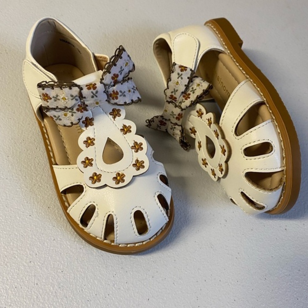 Elegant White Kids Dress Shoes with Floral Bow